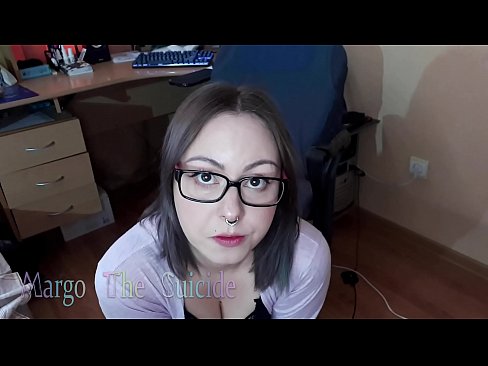 ❤️ Секси девојка са наочарима дубоко сише дилдо на камери ❌ Секс видео код нас ❤
